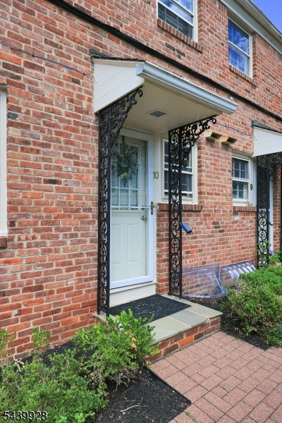 260 Walnut Street, Unit 10 10