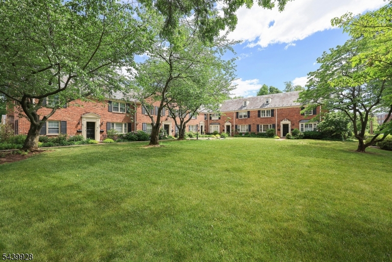 260 Walnut Street, Unit 10 10