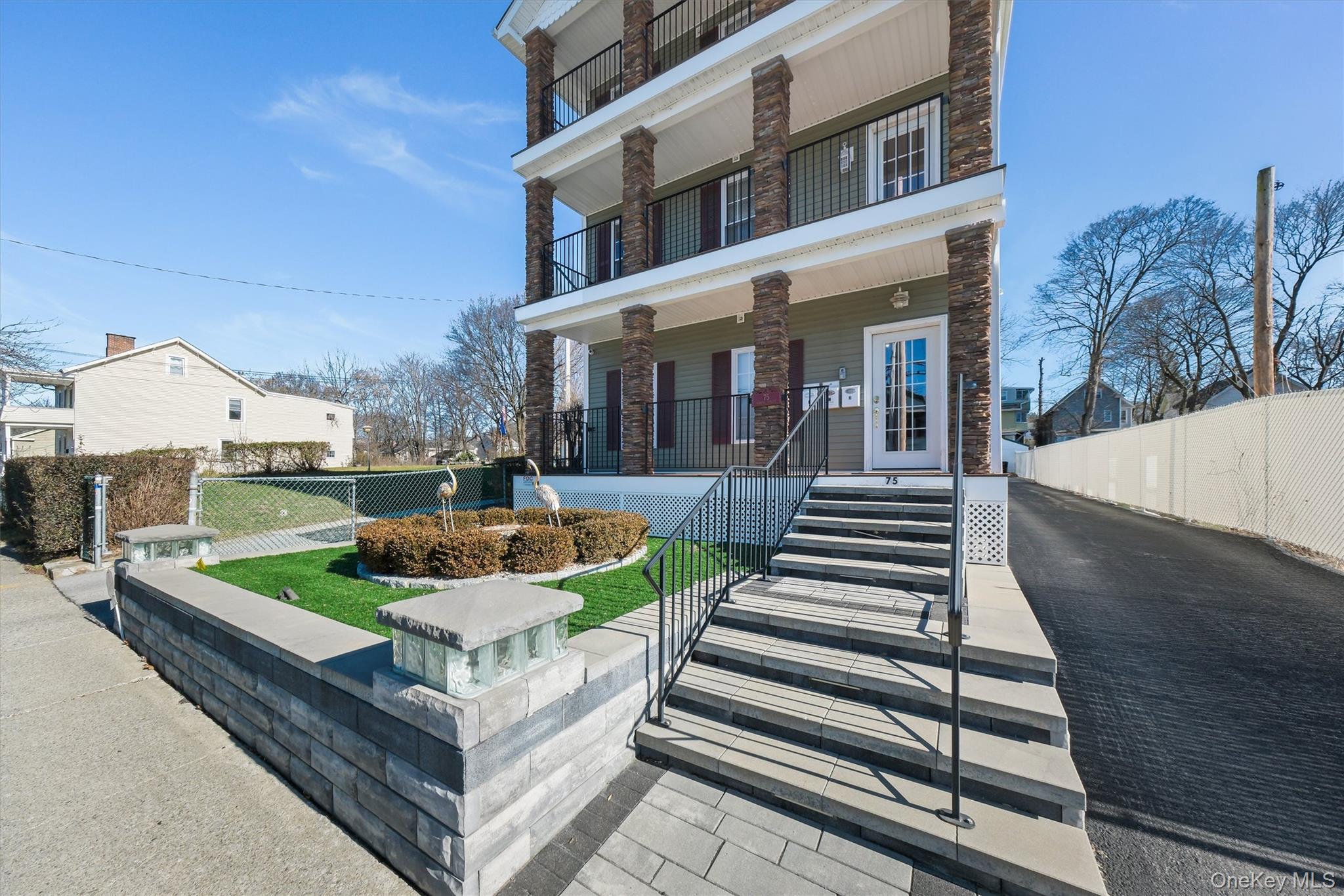 75 Albany Street Unit: 3