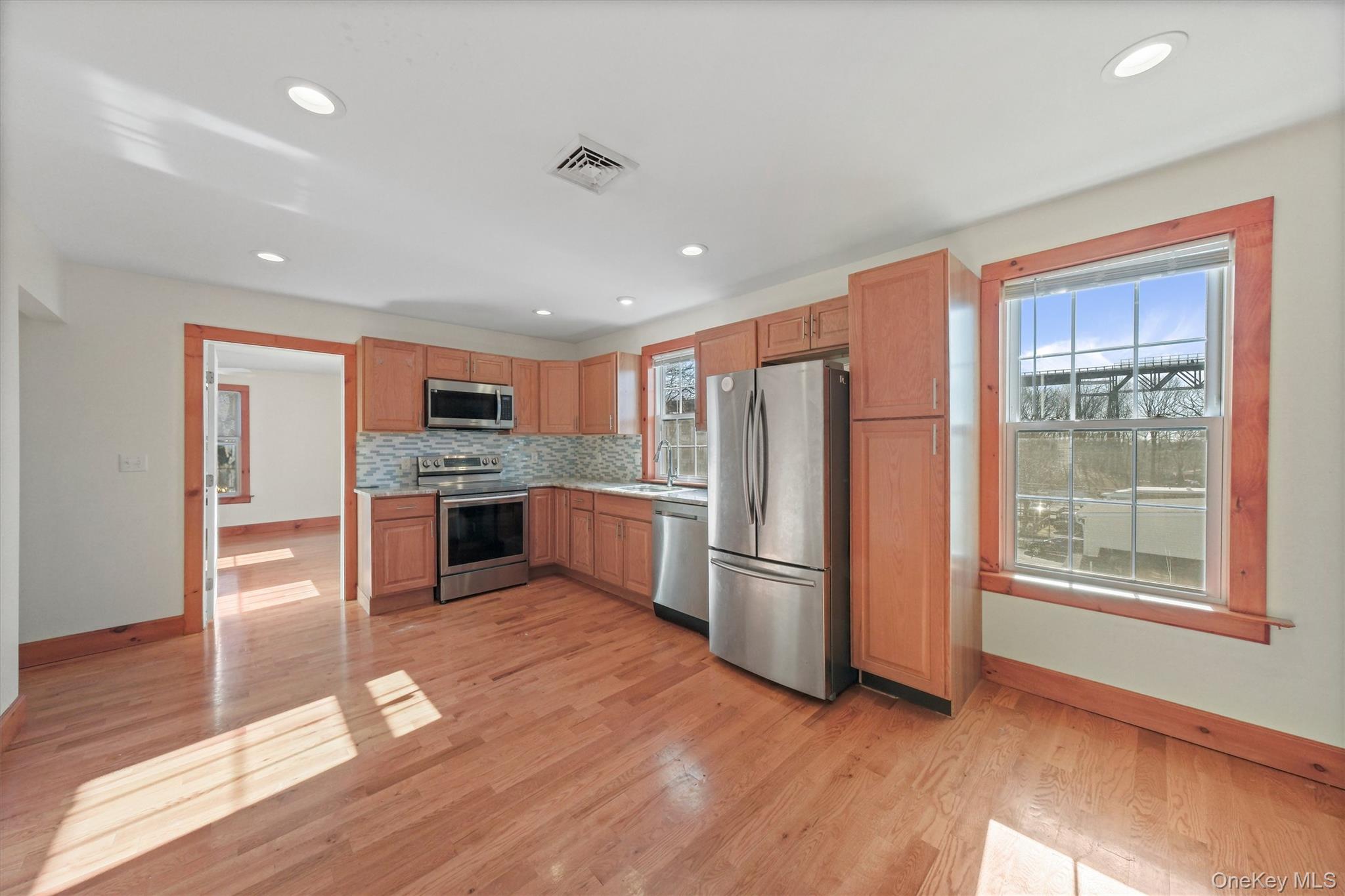 75 Albany Street Unit: 3