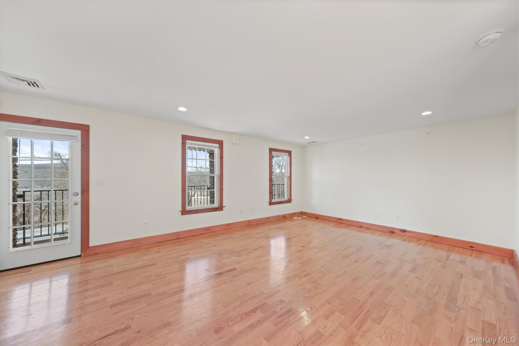 75 Albany Street Unit: 3