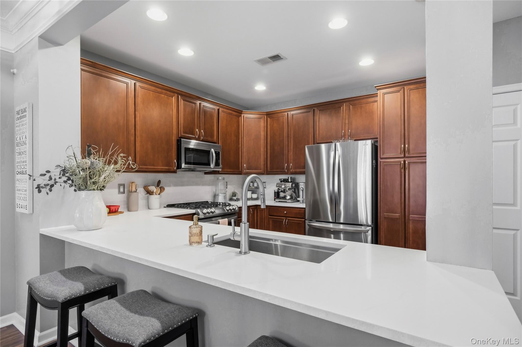 418 Saratoga Lane Unit: 216