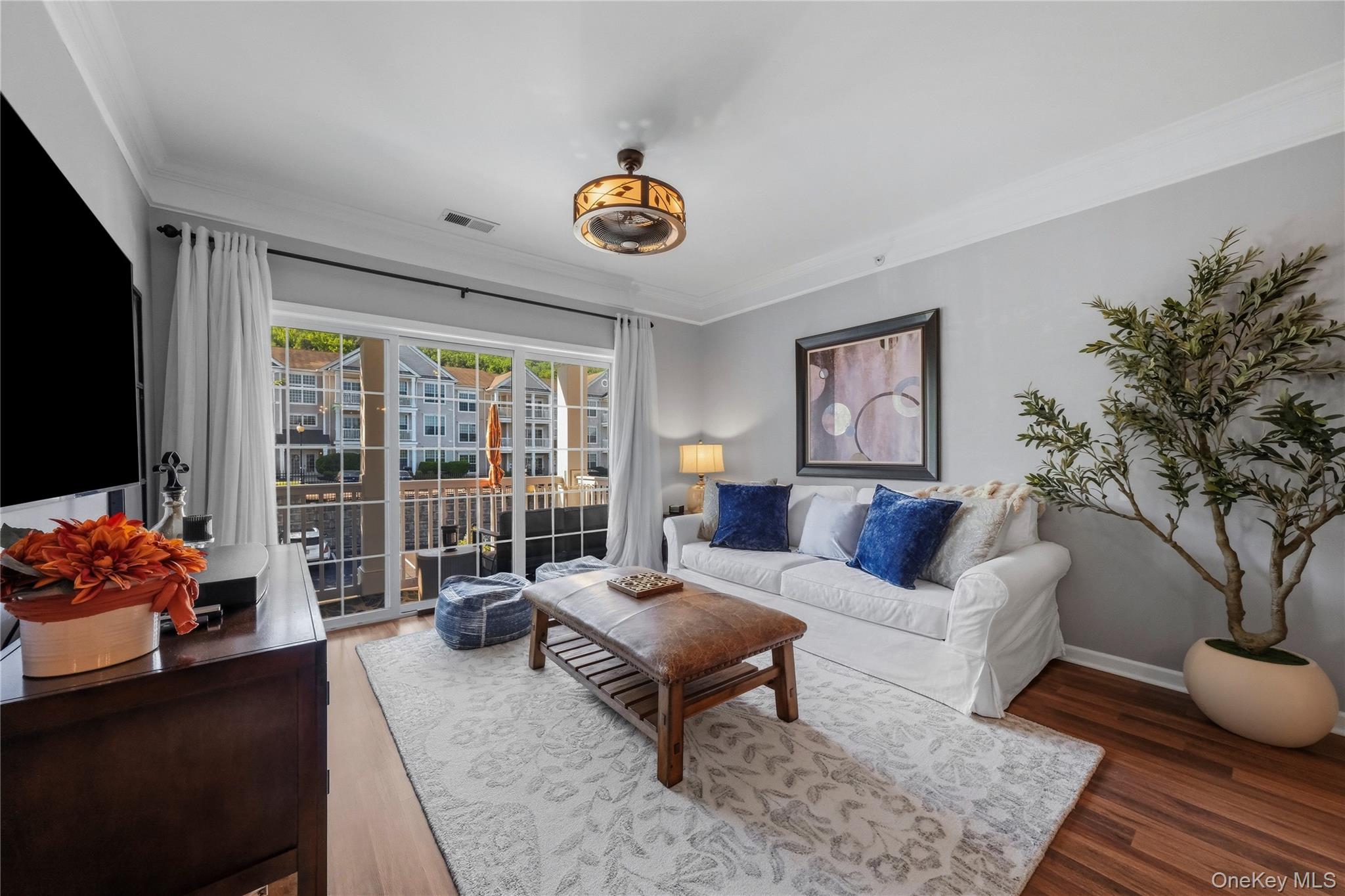 418 Saratoga Lane Unit: 216