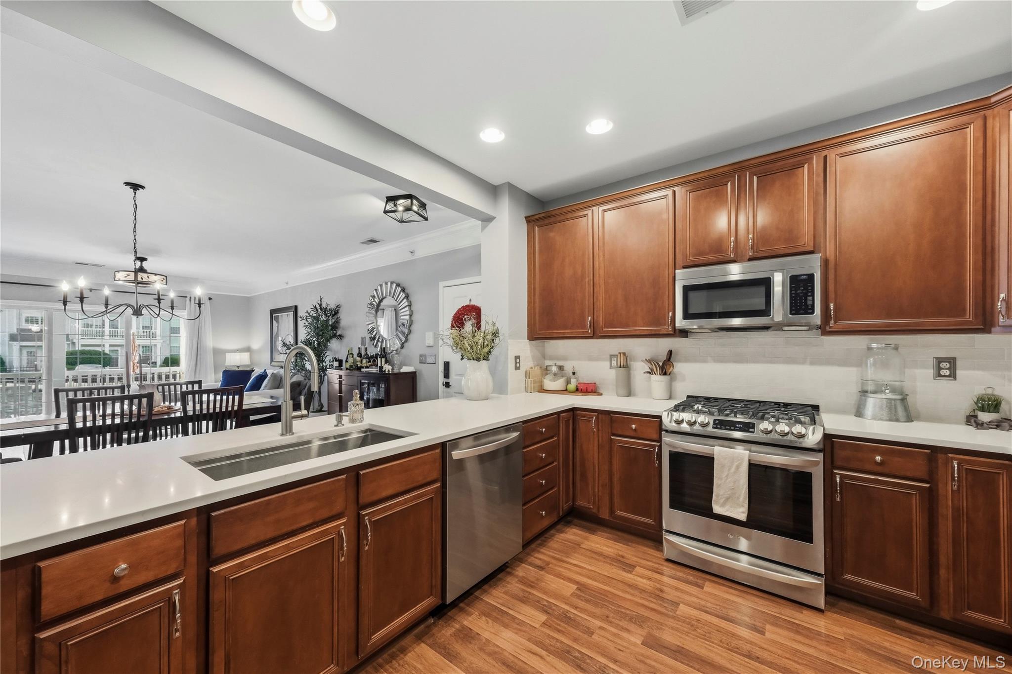 418 Saratoga Lane Unit: 216