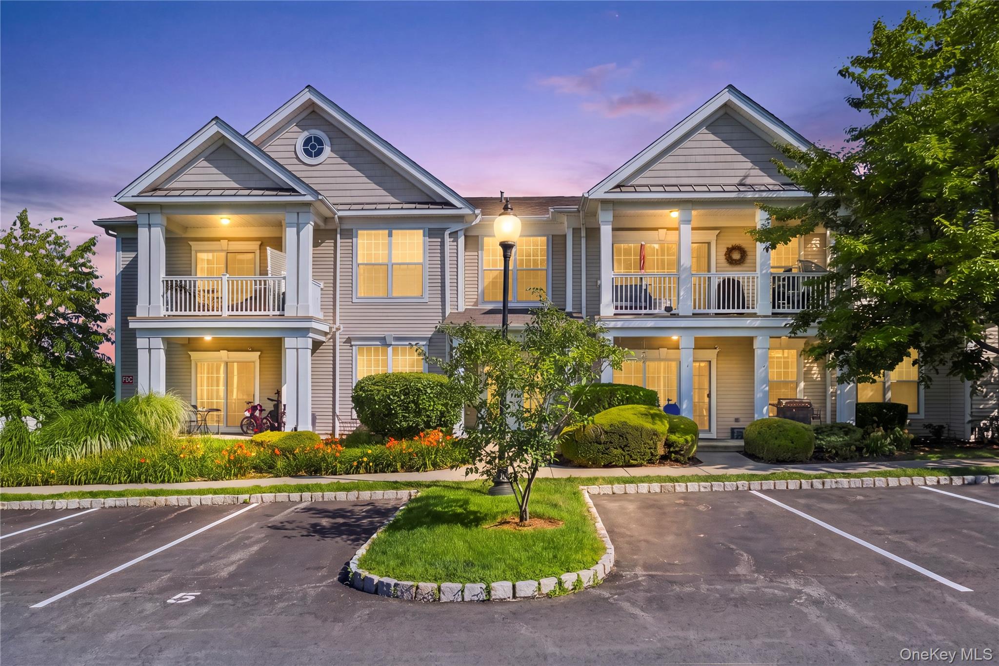 418 Saratoga Lane Unit: 216