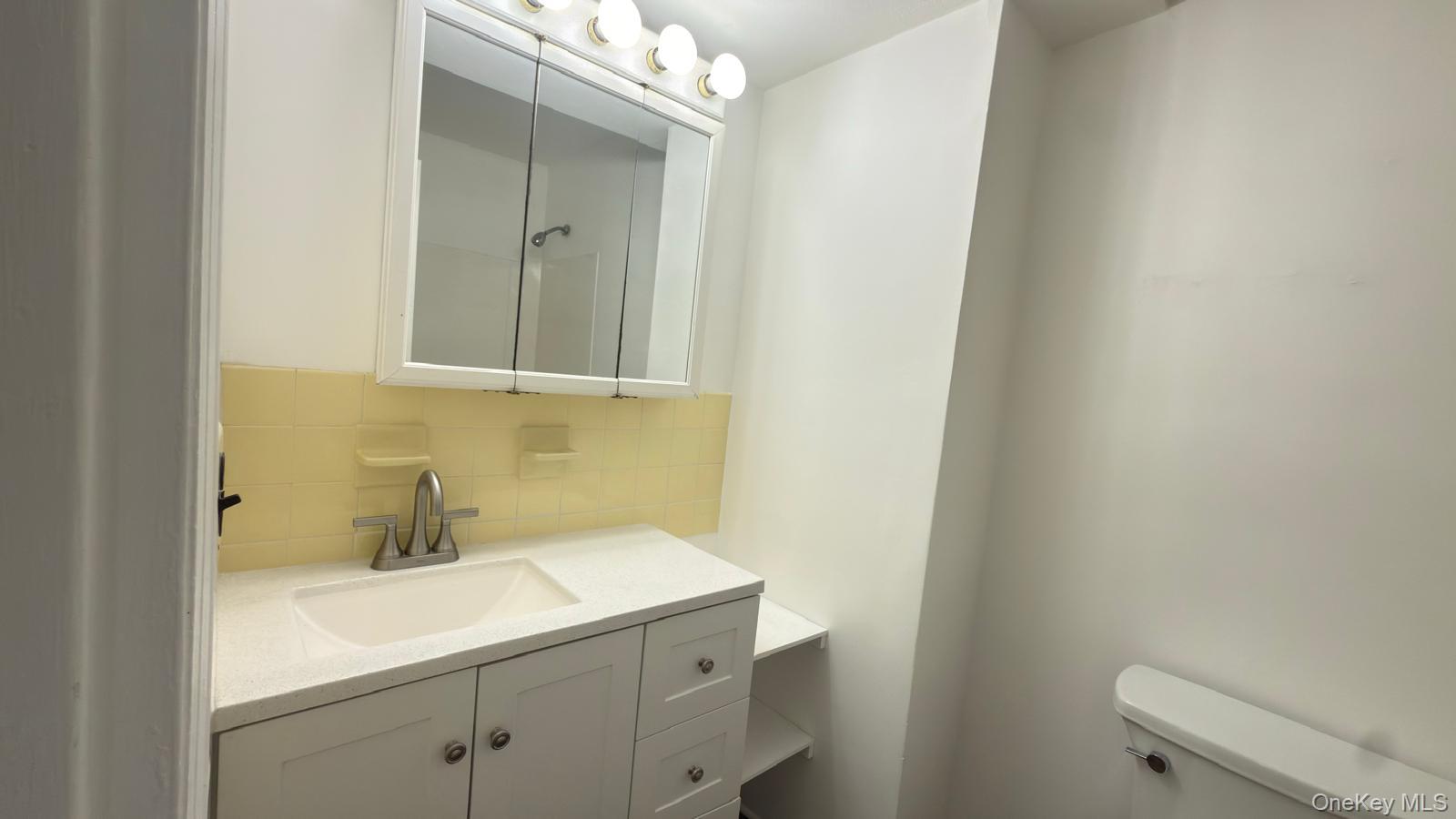 440 Carpenter Avenue Unit: 23