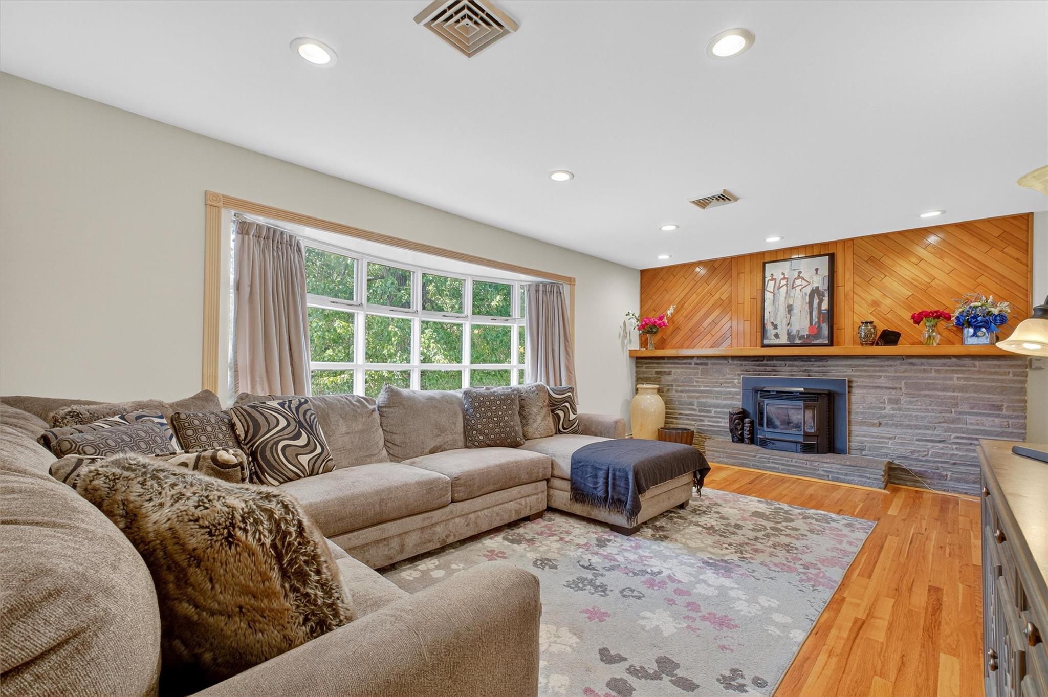 5 Verplanck Avenue