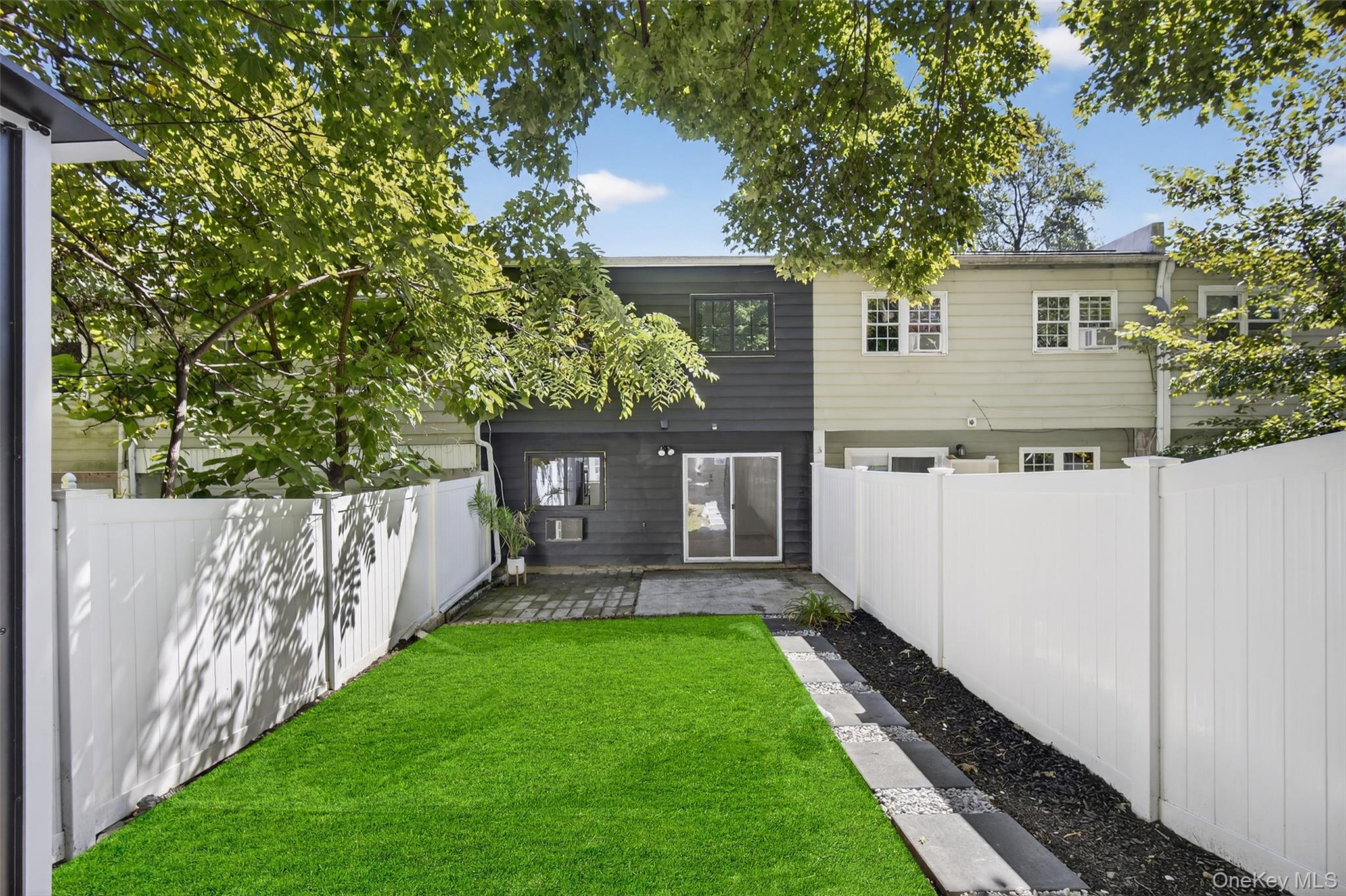 8 Roundtree Court