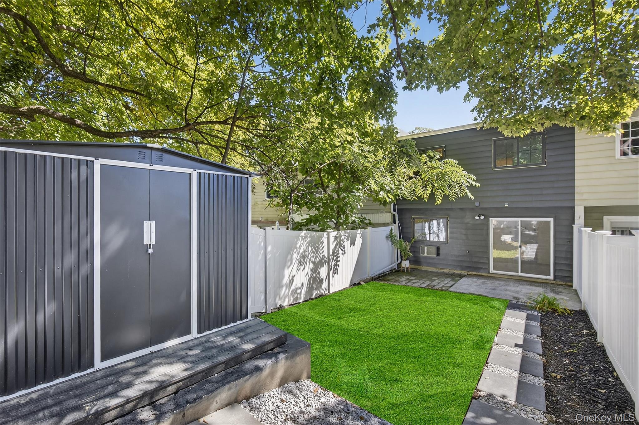 8 Roundtree Court
