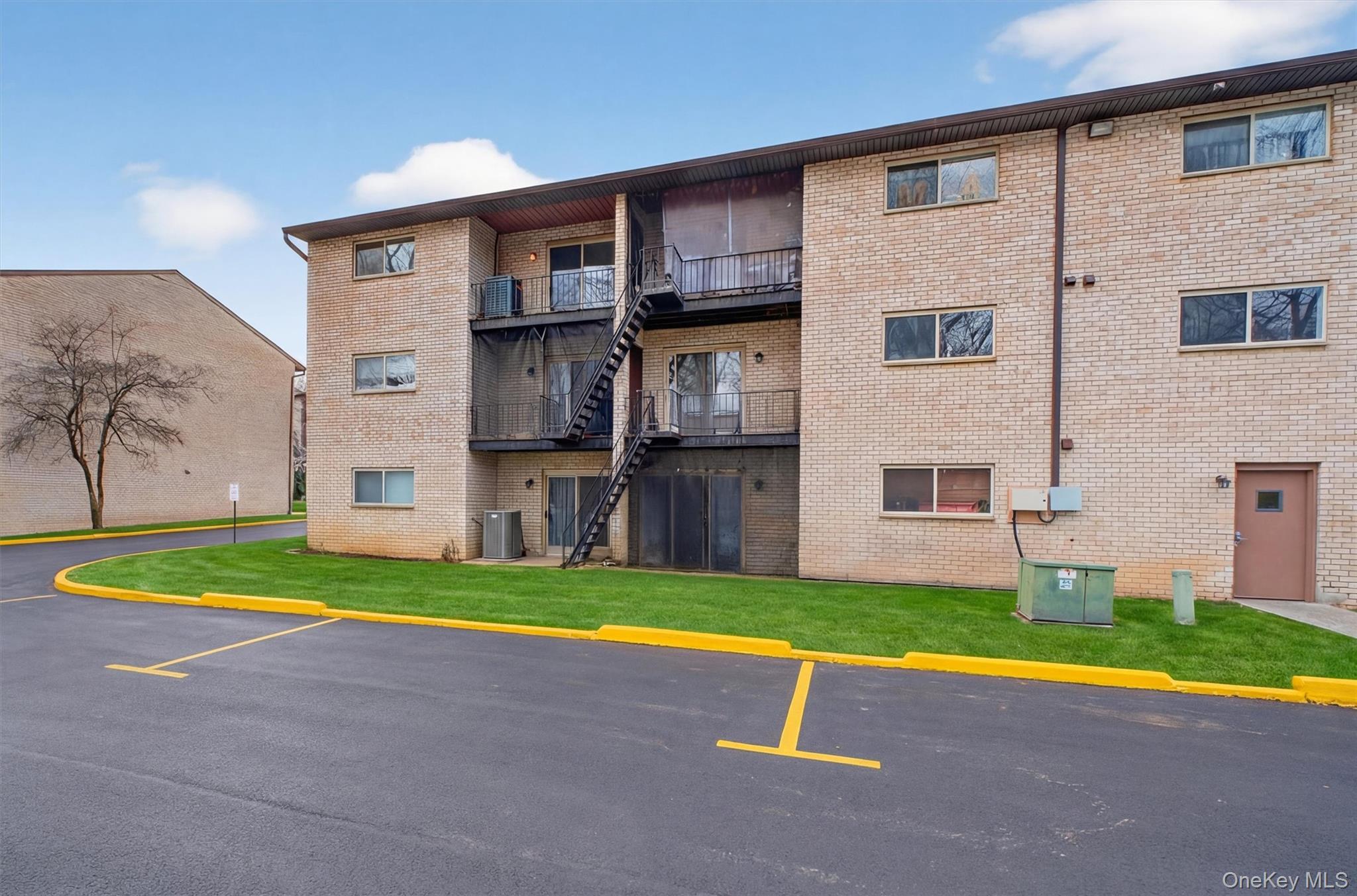 26 Cooper Road Unit: 715