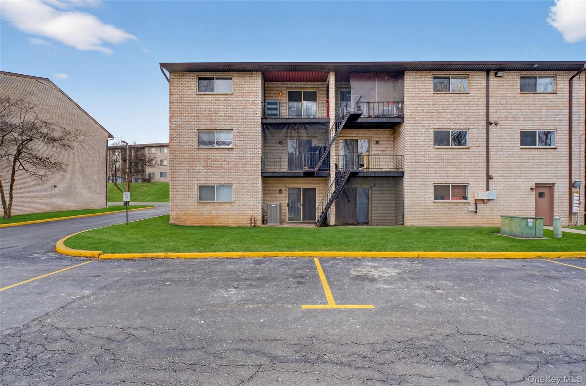 26 Cooper Road Unit: 715