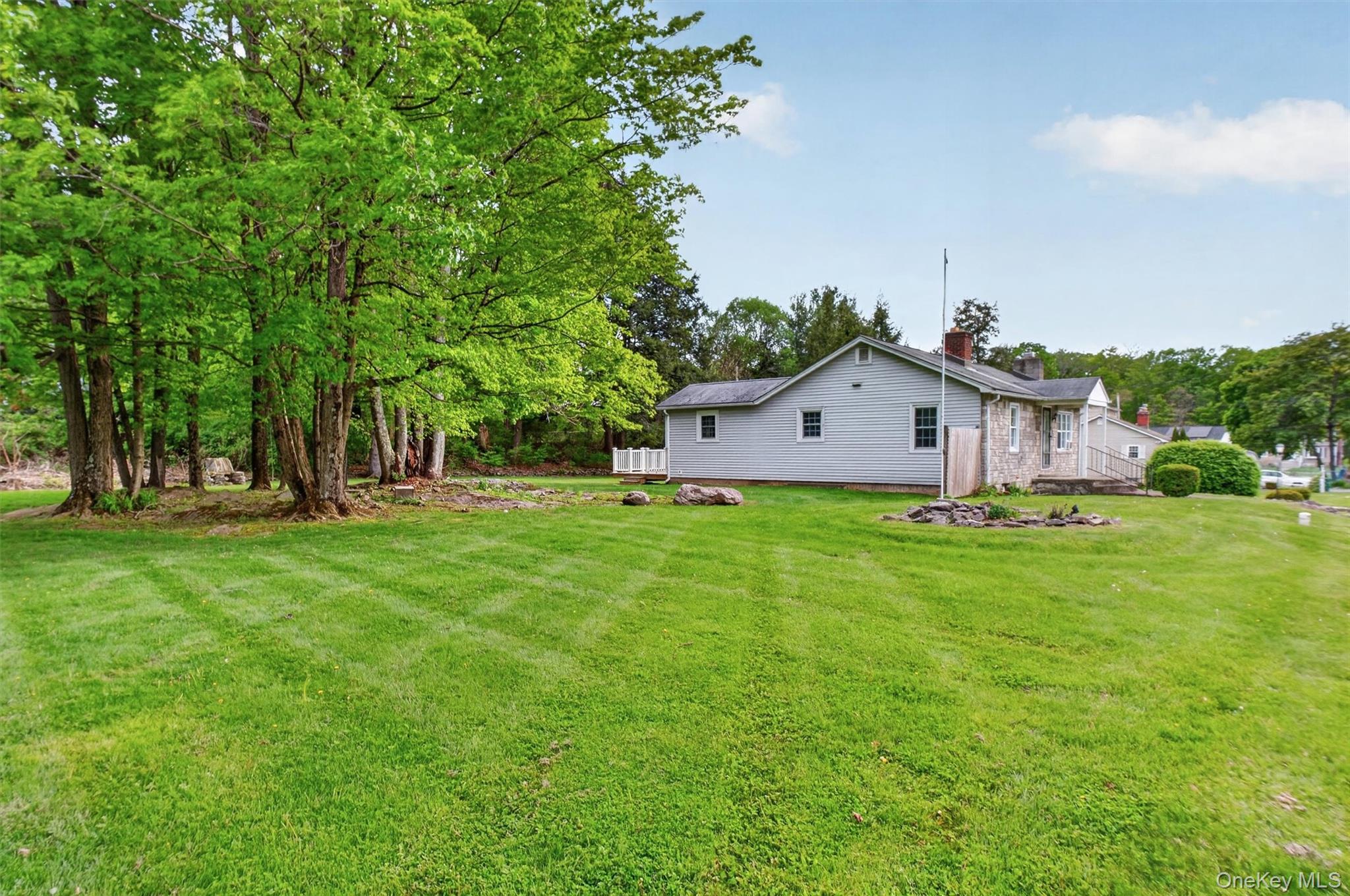 17 Holt Road