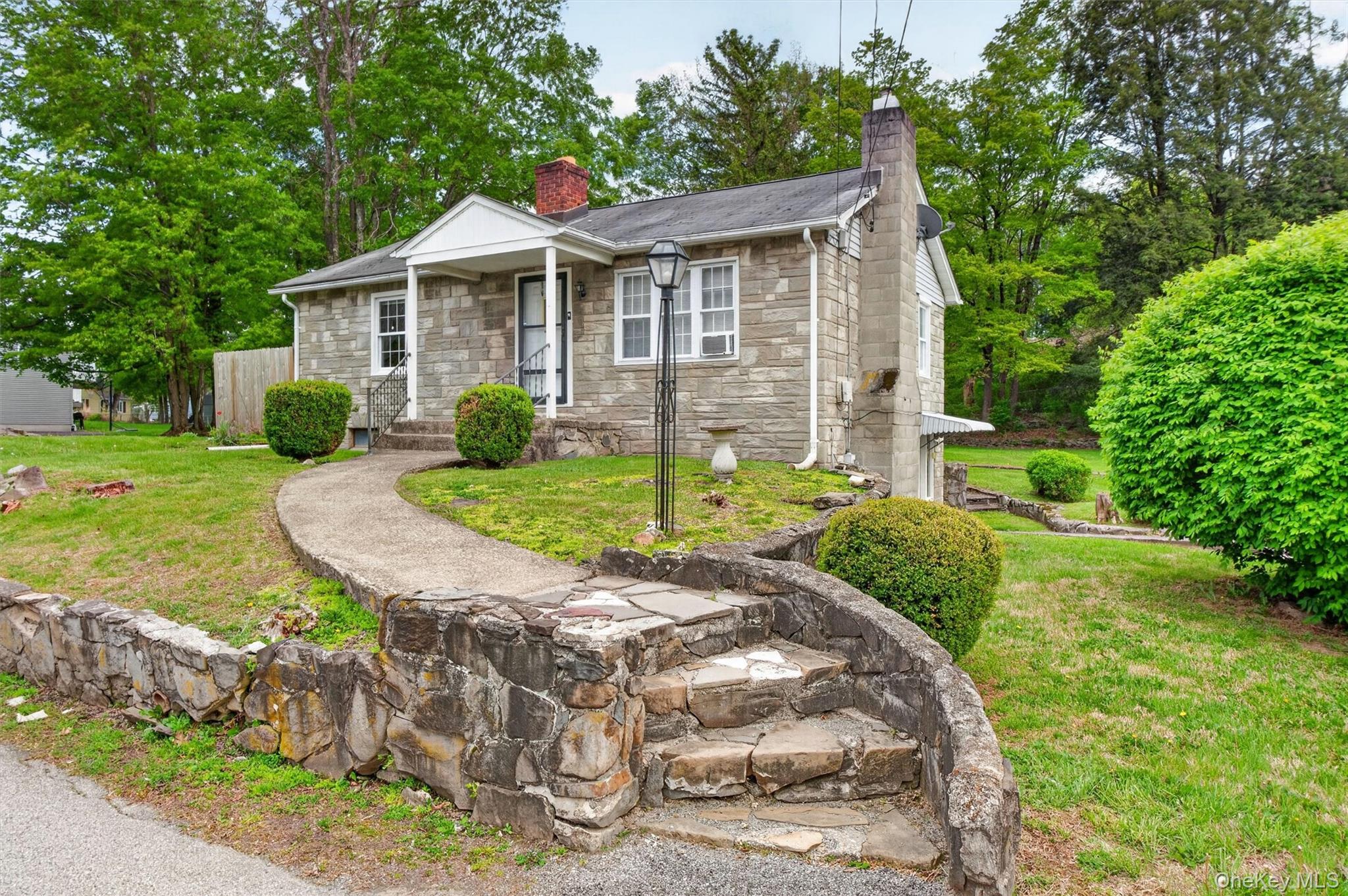 17 Holt Road