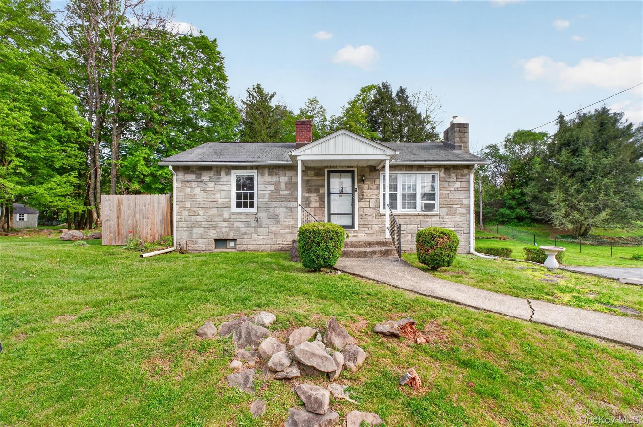17 Holt Road