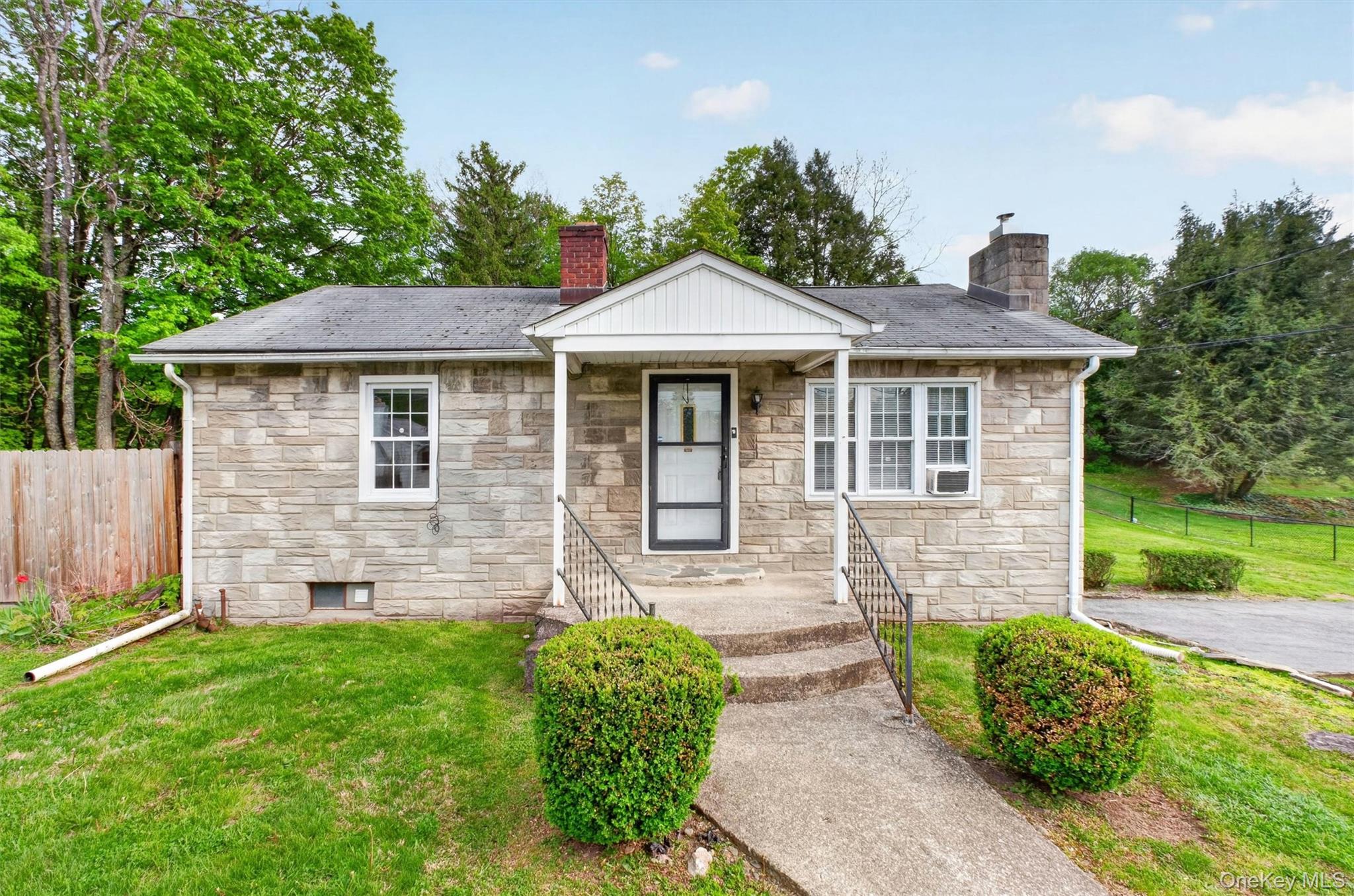 17 Holt Road