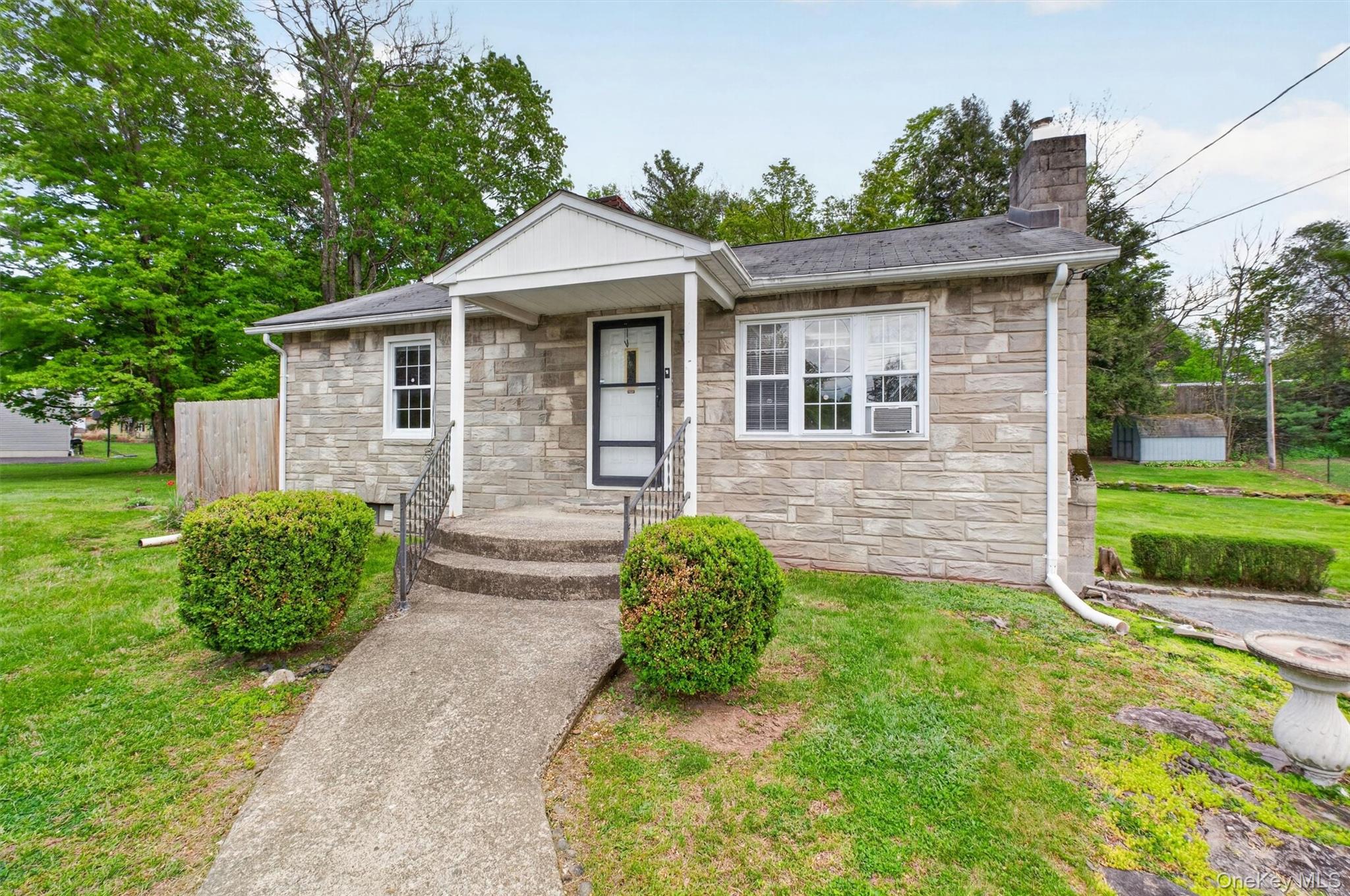 17 Holt Road