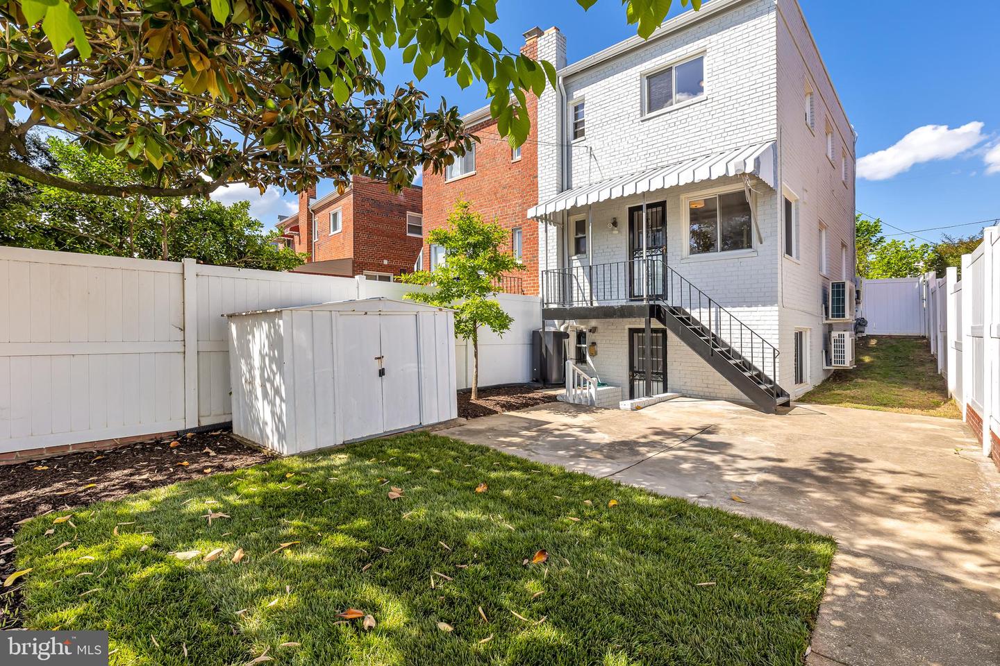 5376 Chillum Pl NE