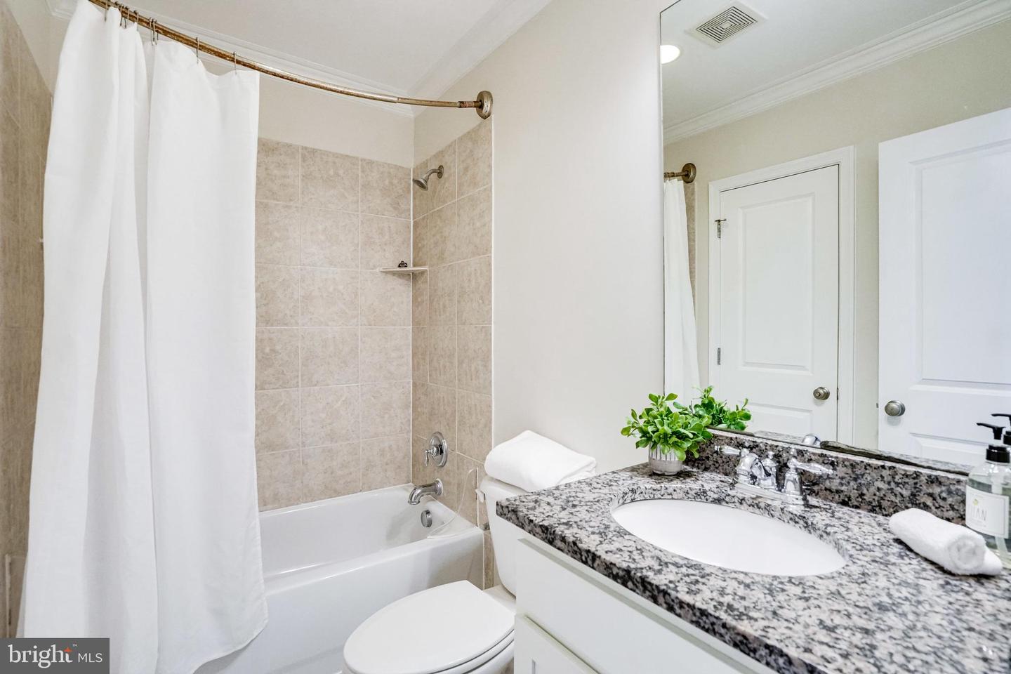 430 Irving St NW #108