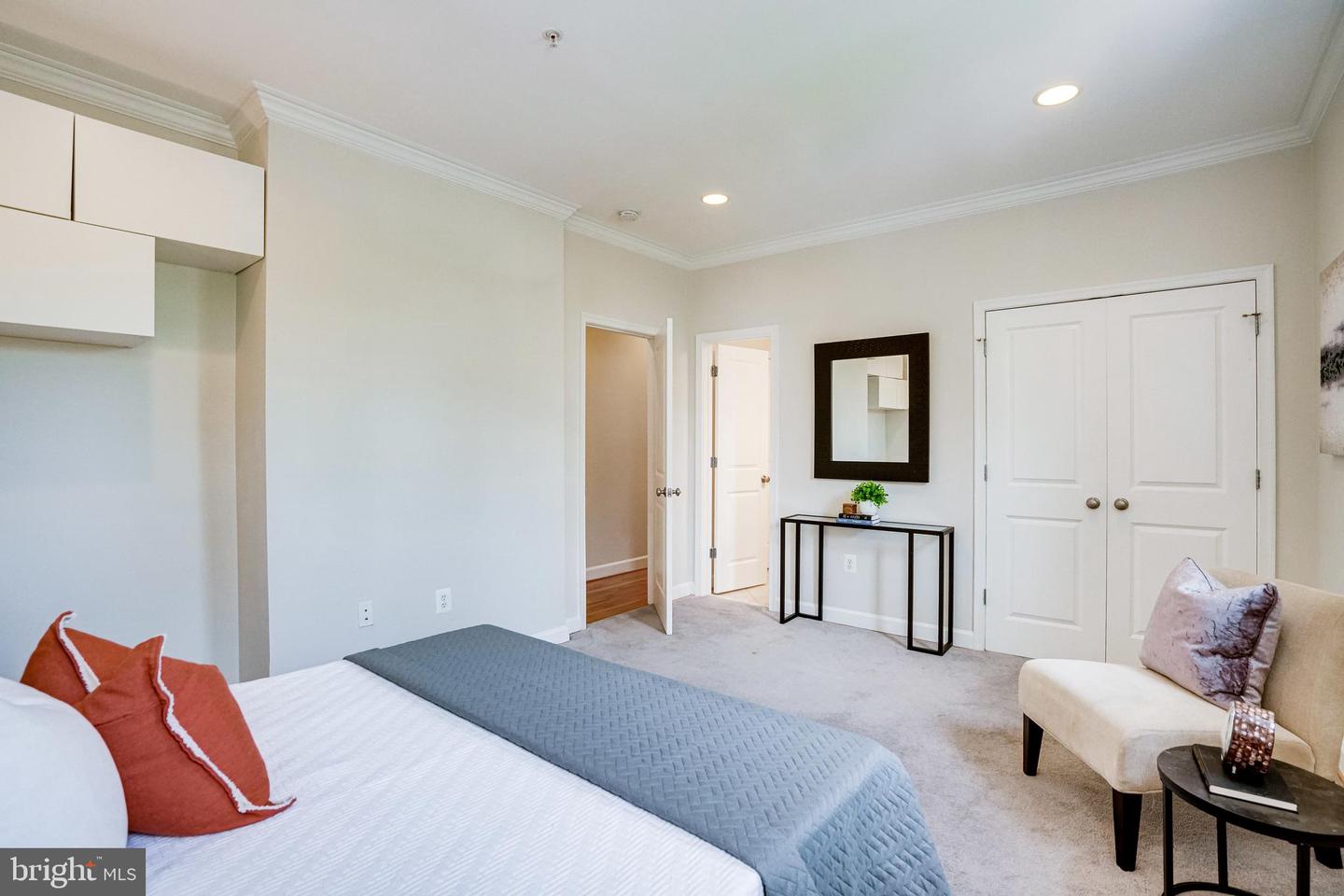 430 Irving St NW #108