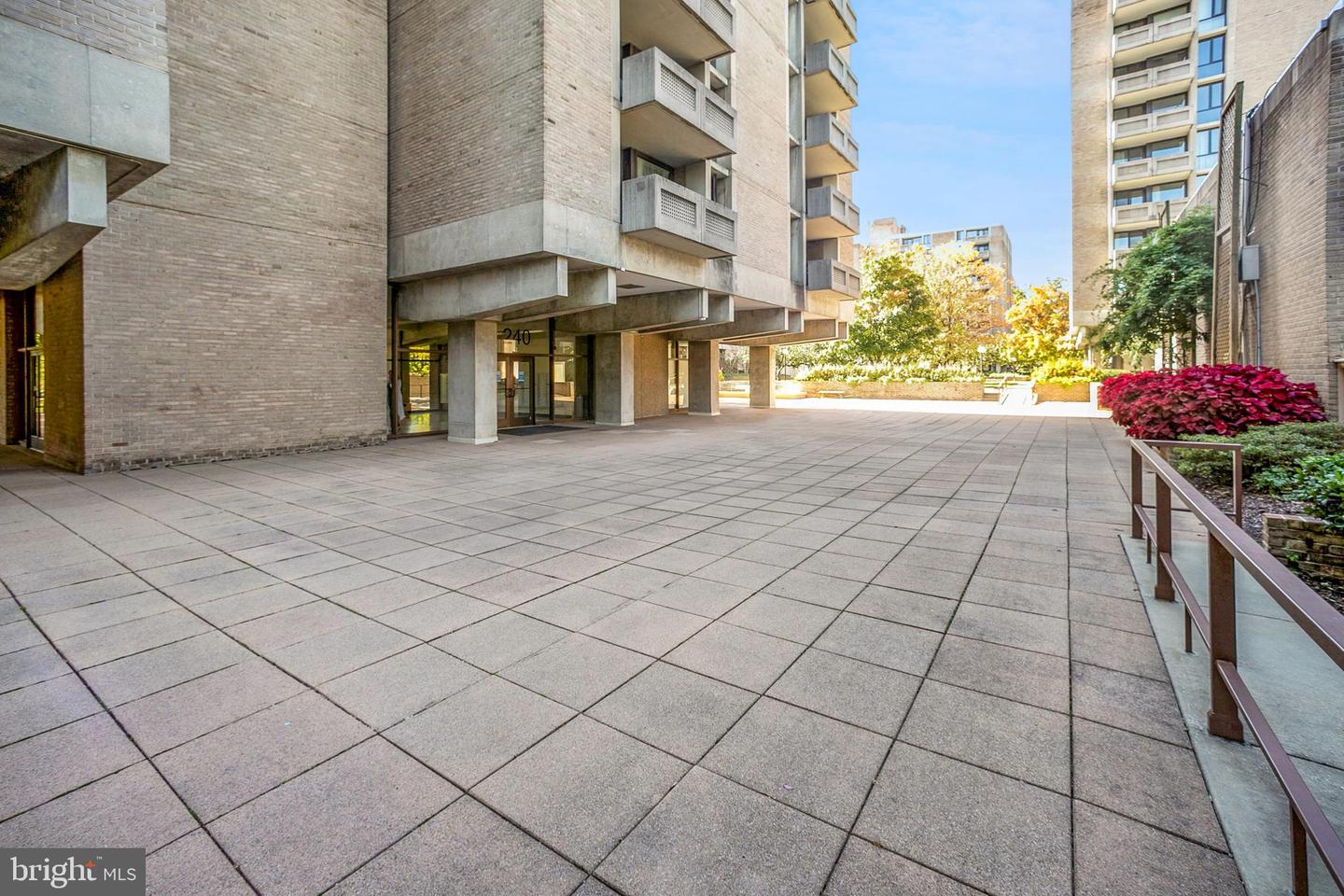 240 M St SW #E807