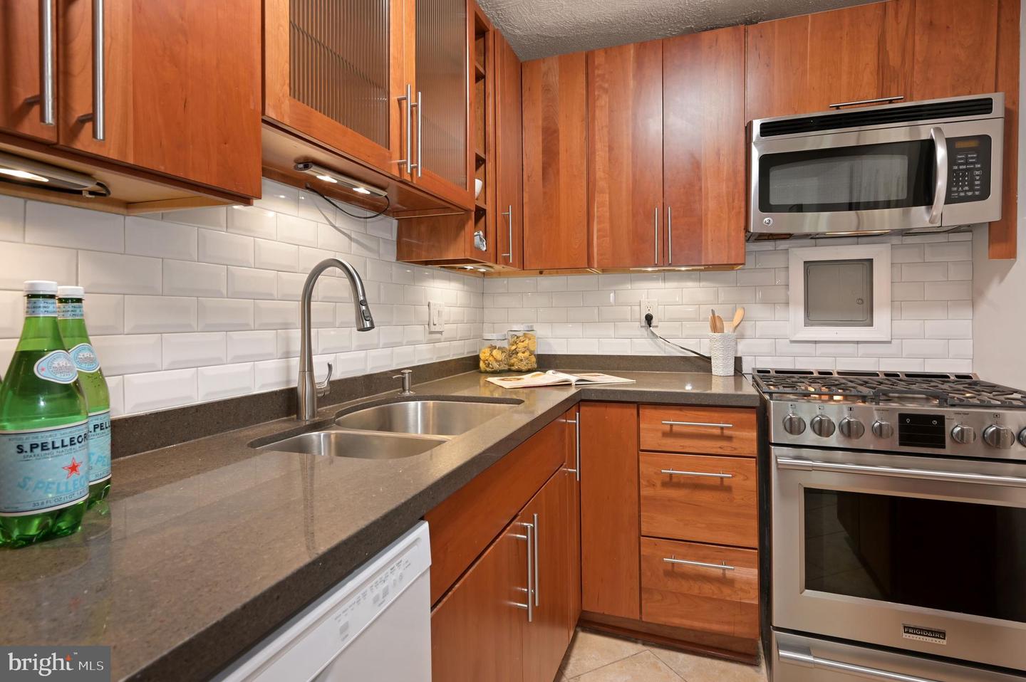 240 M St SW #E807