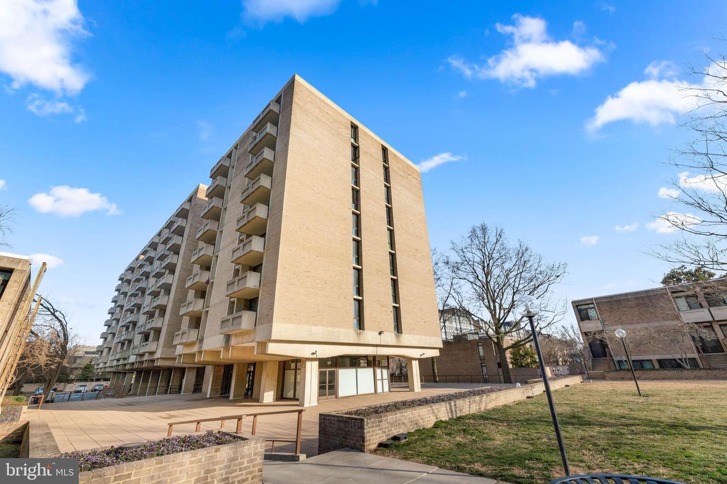 240 M St SW #E807