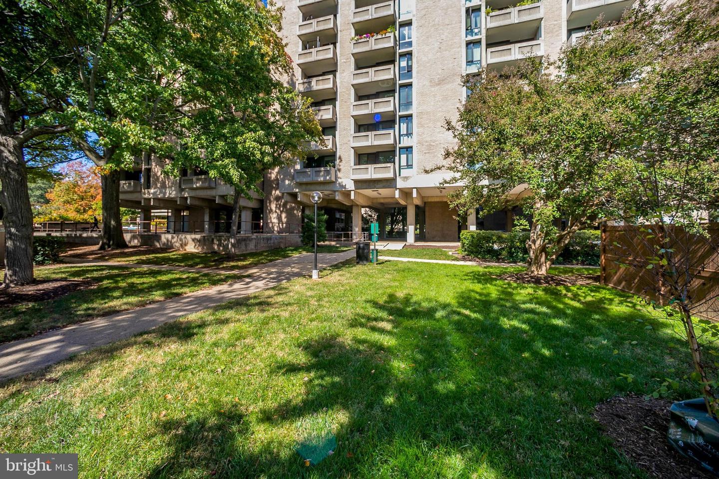 240 M St SW #E807