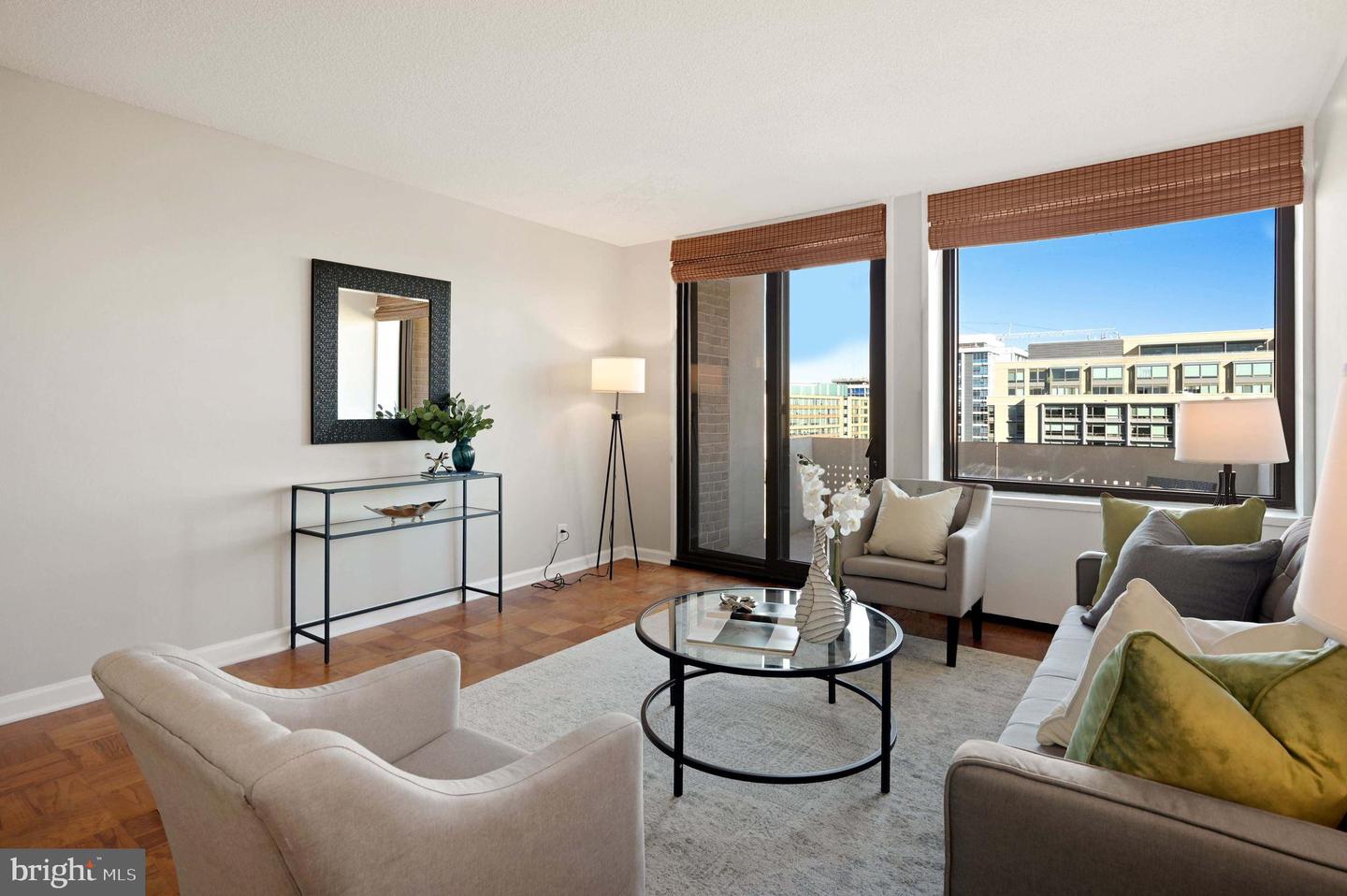 240 M St SW #E807