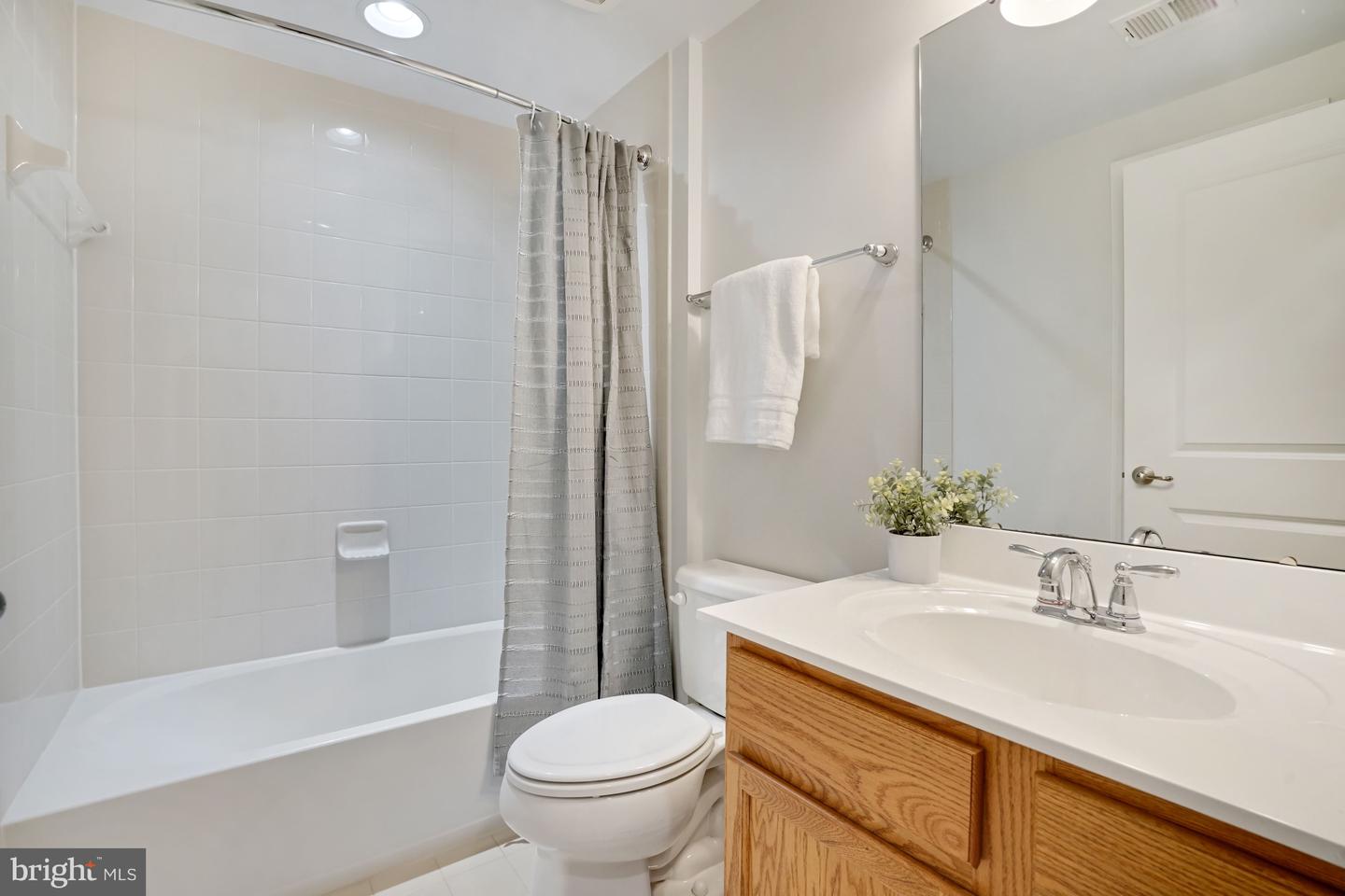 3711 Commodore Joshua Barney Dr NE
