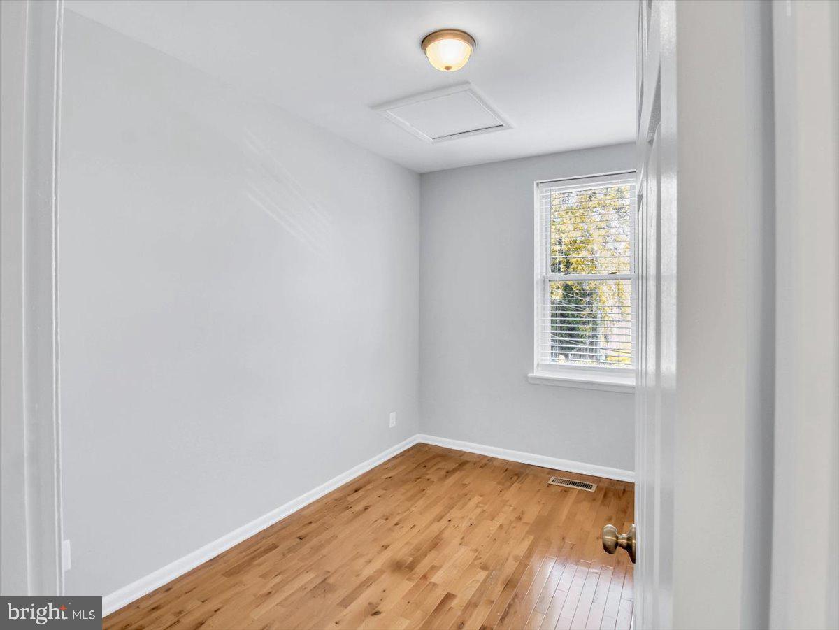 27 Bates St NW