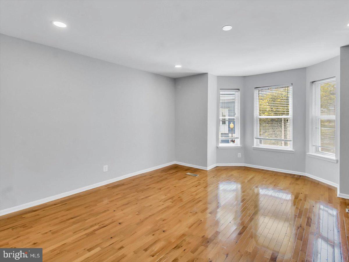 27 Bates St NW