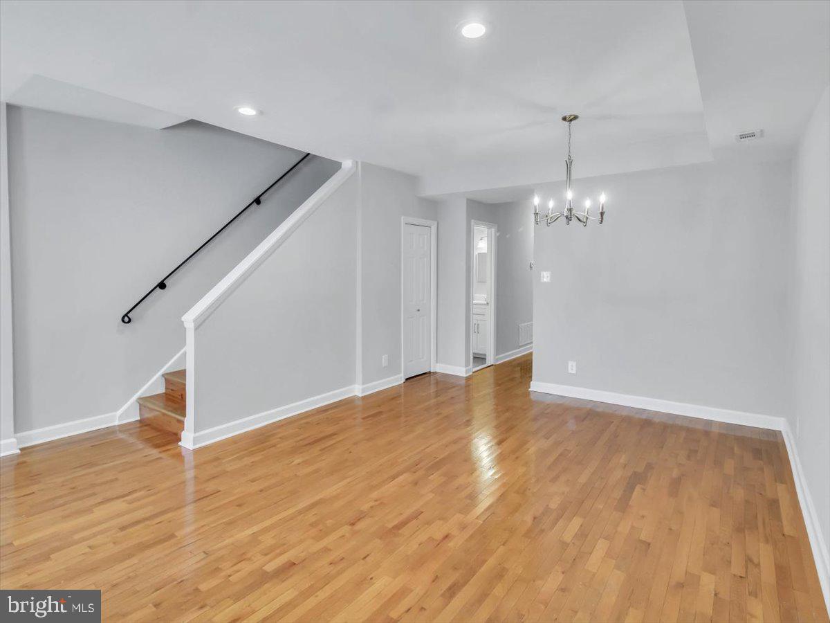 27 Bates St NW