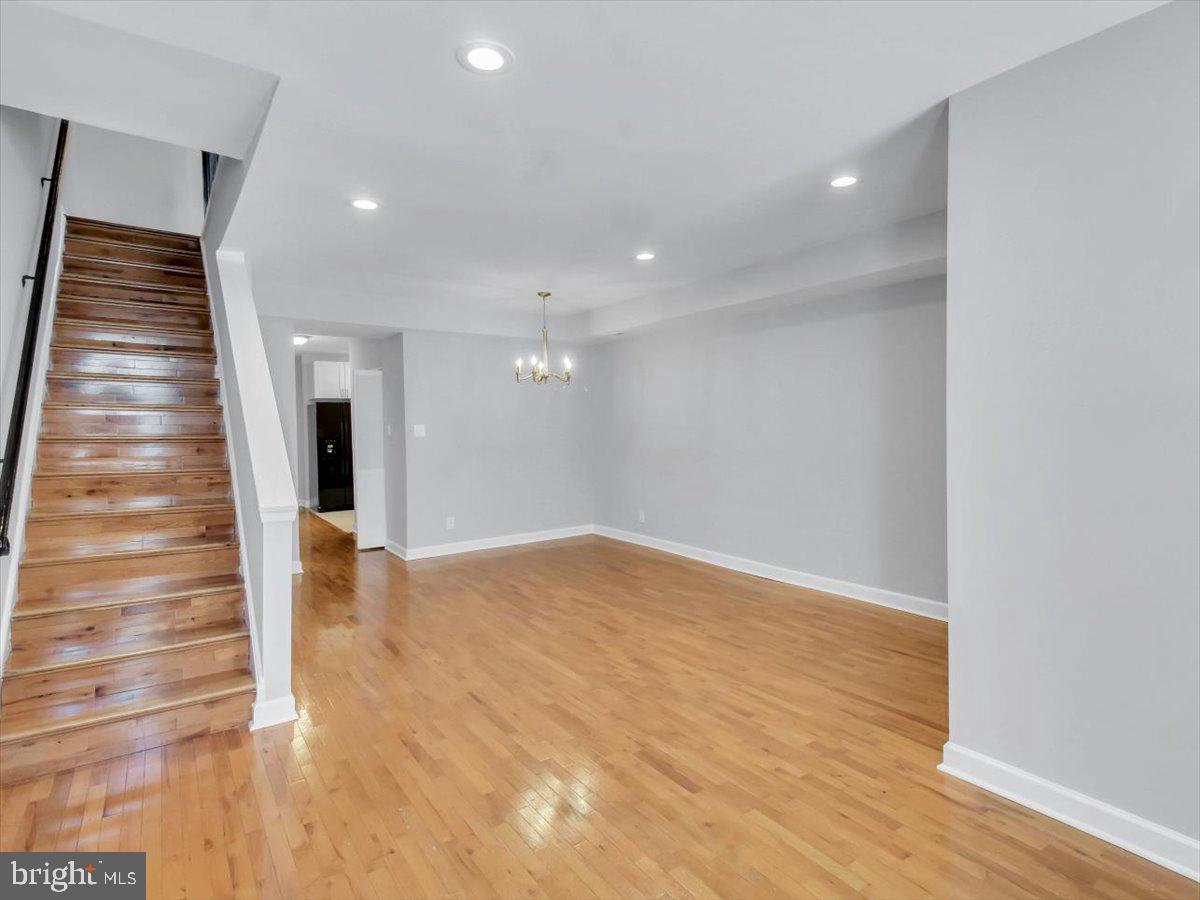 27 Bates St NW