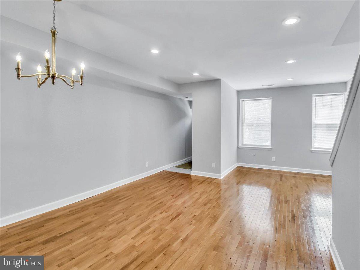 27 Bates St NW