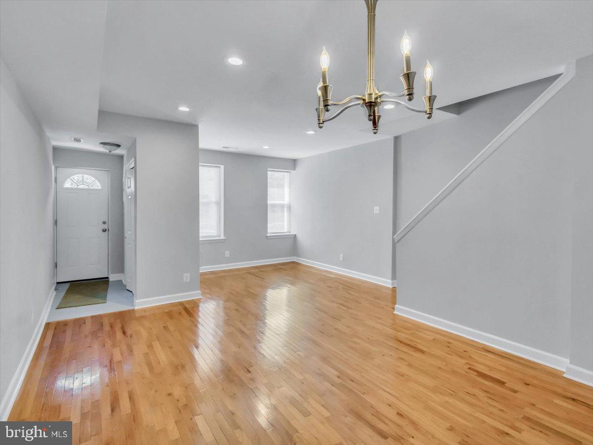 27 Bates St NW