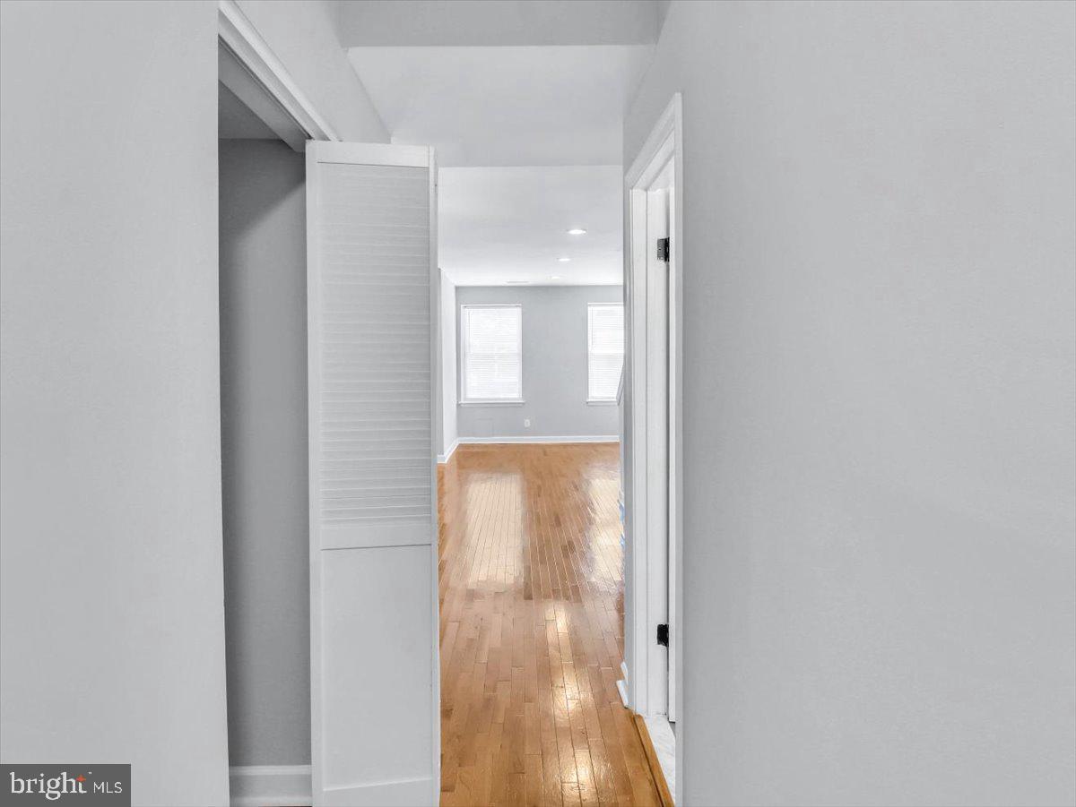 27 Bates St NW