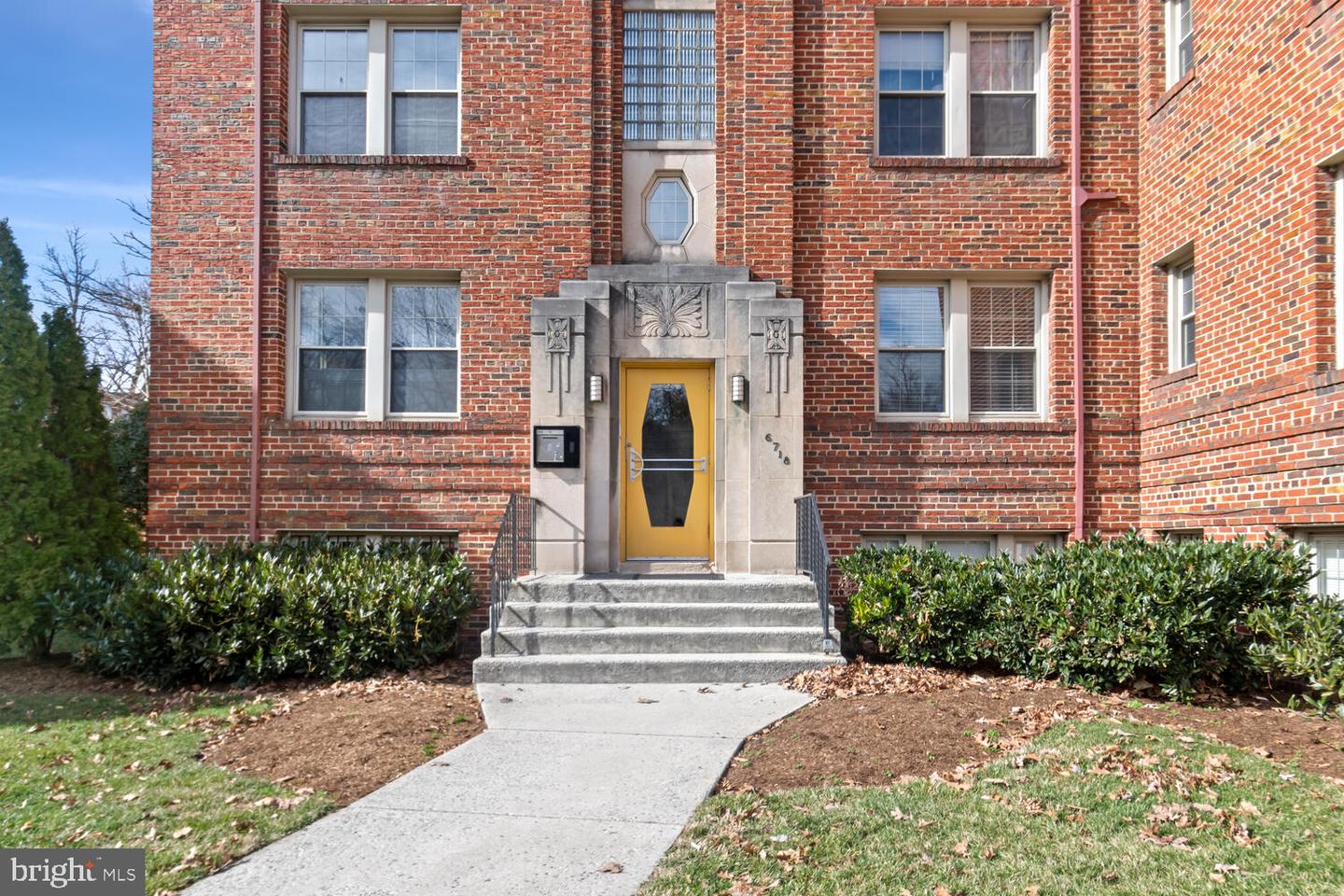 6718 3rd St NW #105
