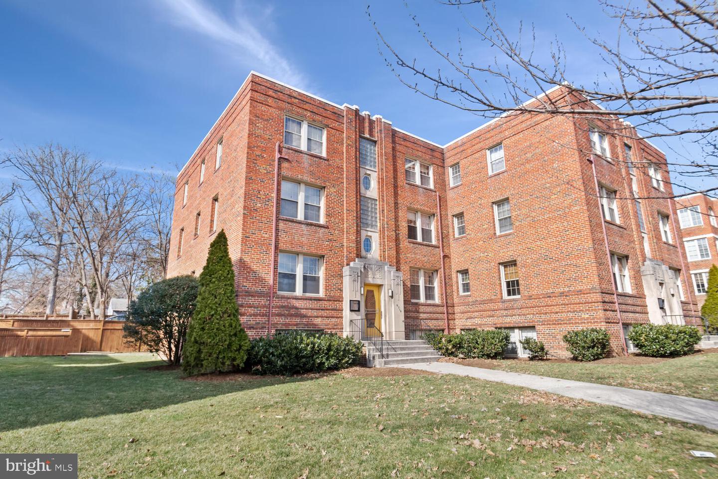 6718 3rd St NW #105