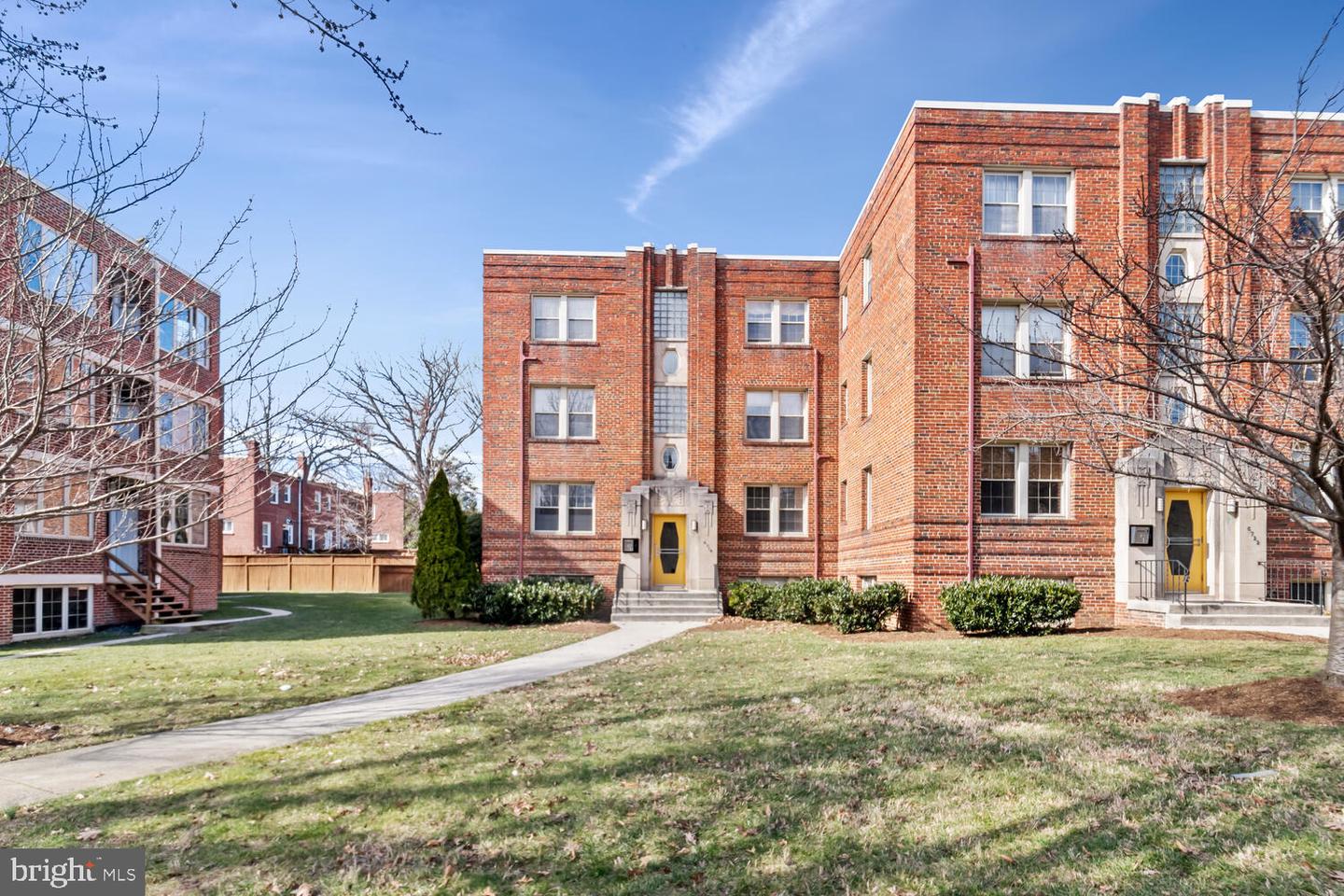 6718 3rd St NW #105