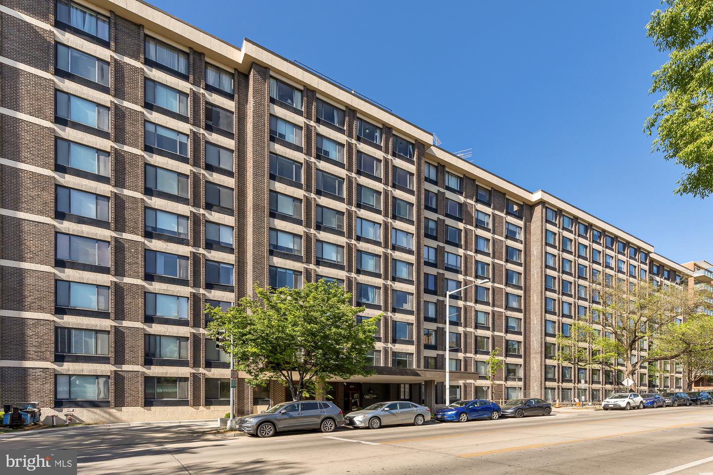 2501 Calvert St NW #903