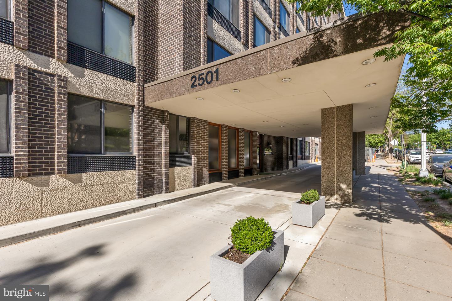 2501 Calvert St NW #903
