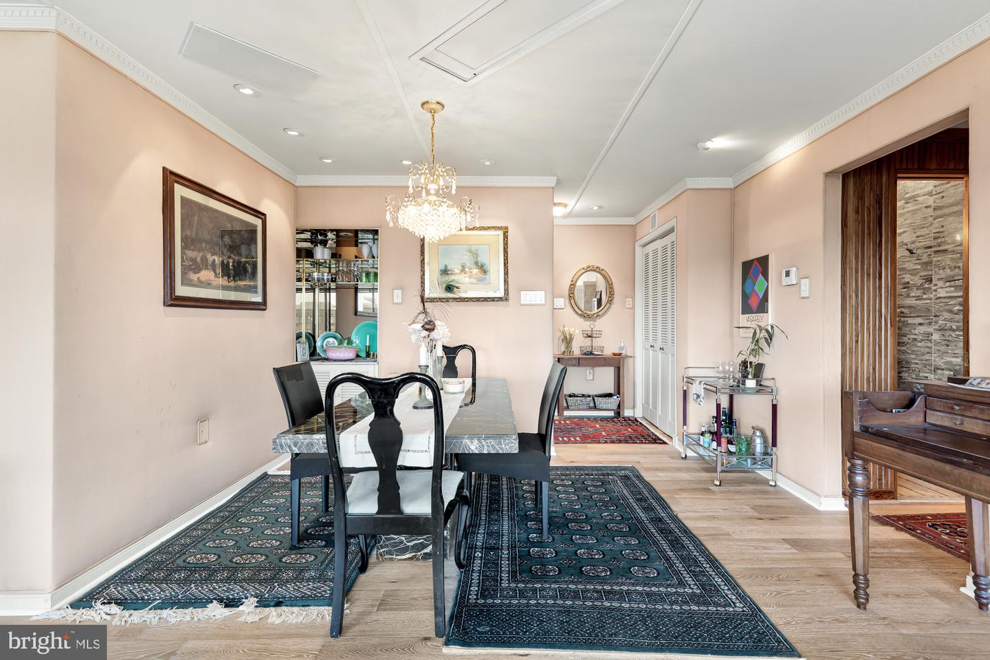 2501 Calvert St NW #903