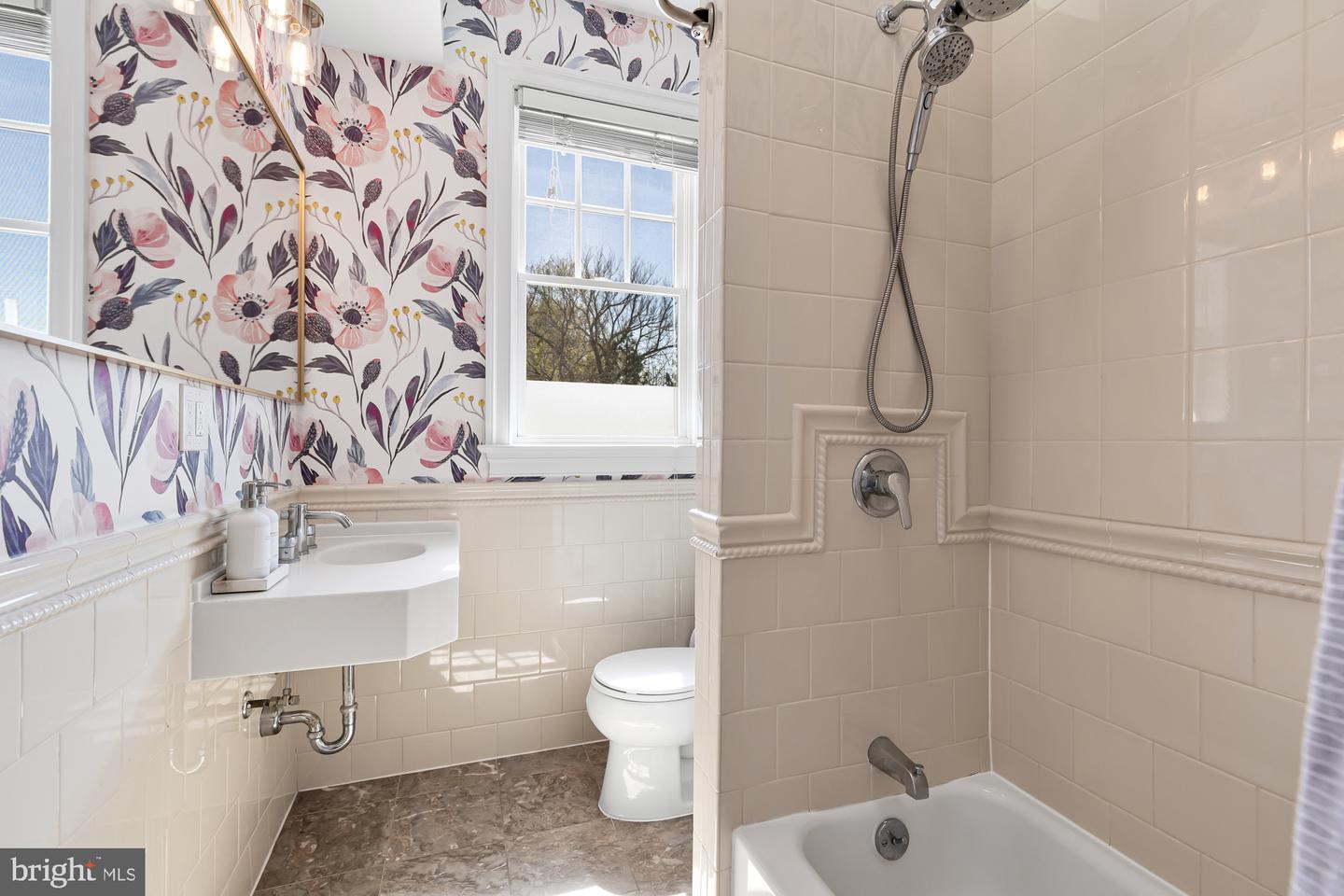 1708 Newton St NW #302