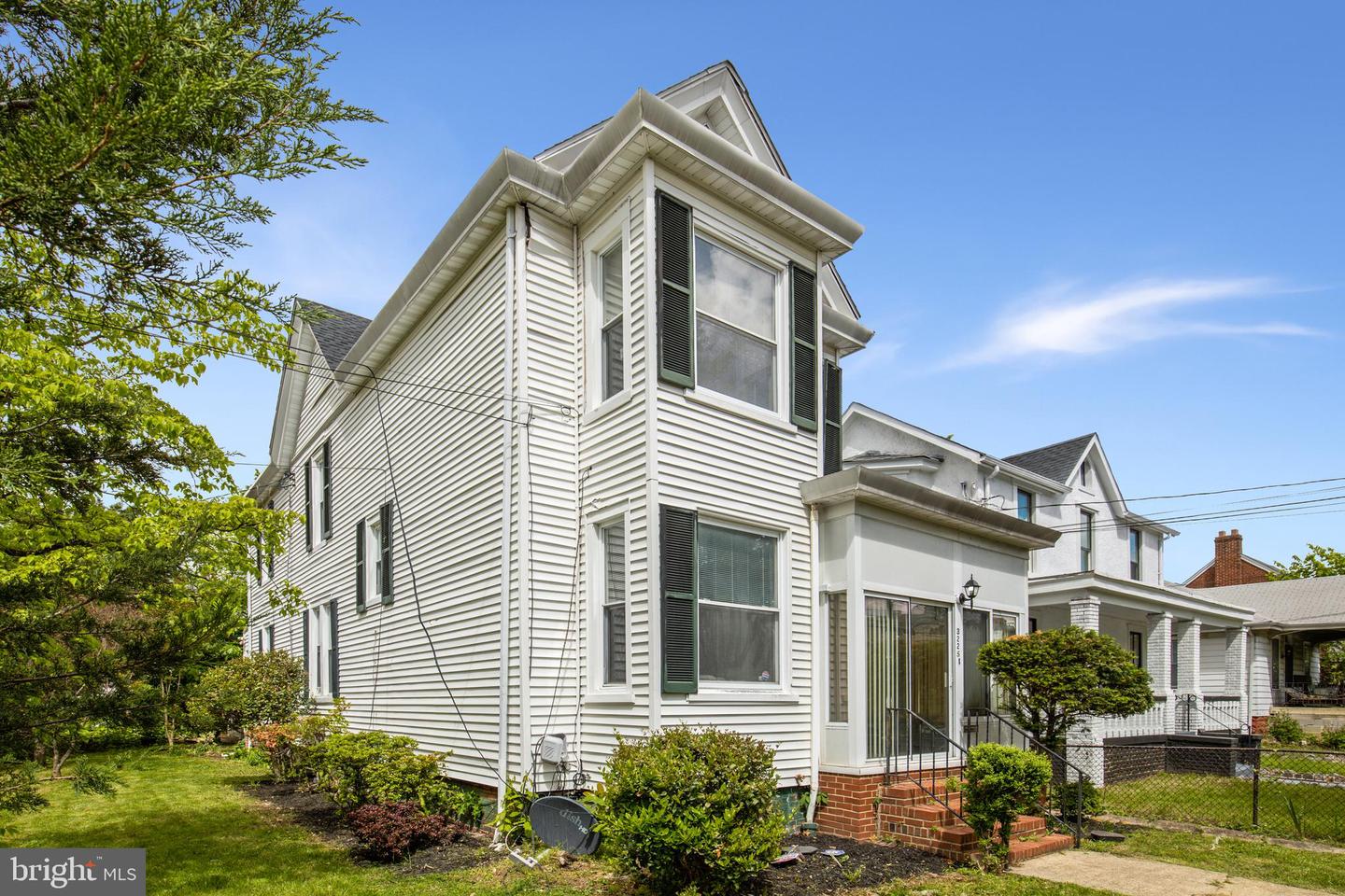 3225 5th St SE