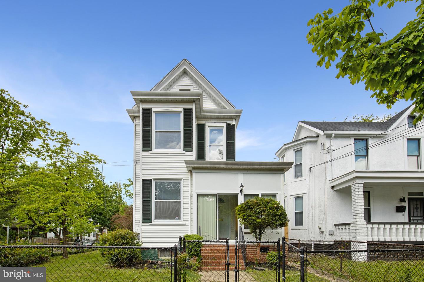3225 5th St SE