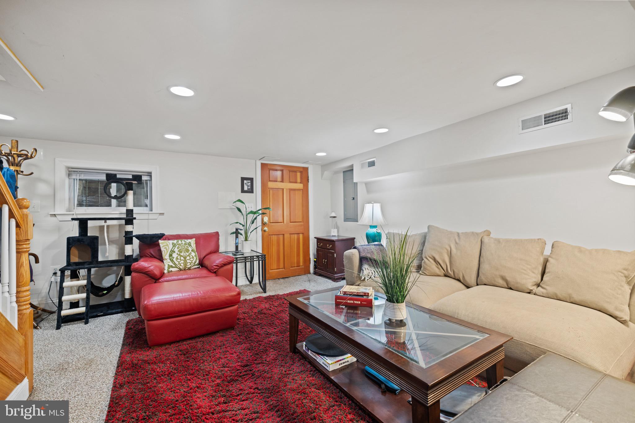 1541 N Carolina Ave NE