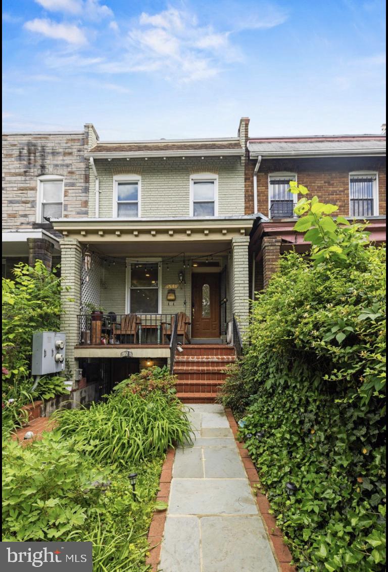 1541 N Carolina Ave NE