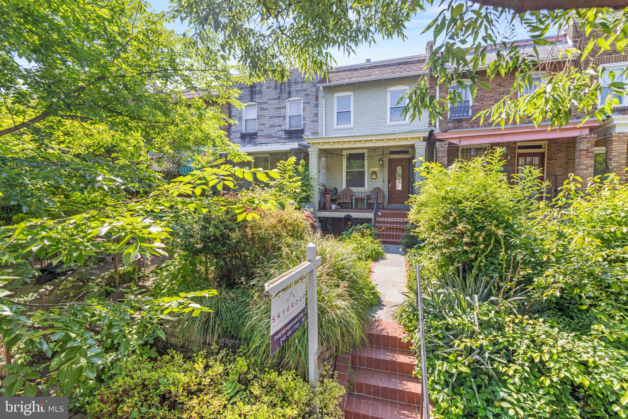 1541 N Carolina Ave NE