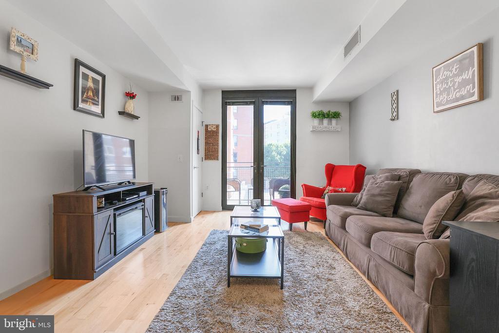 3883 Connecticut Ave NW #319