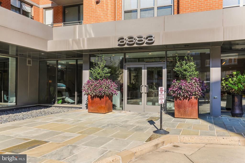 3883 Connecticut Ave NW #319